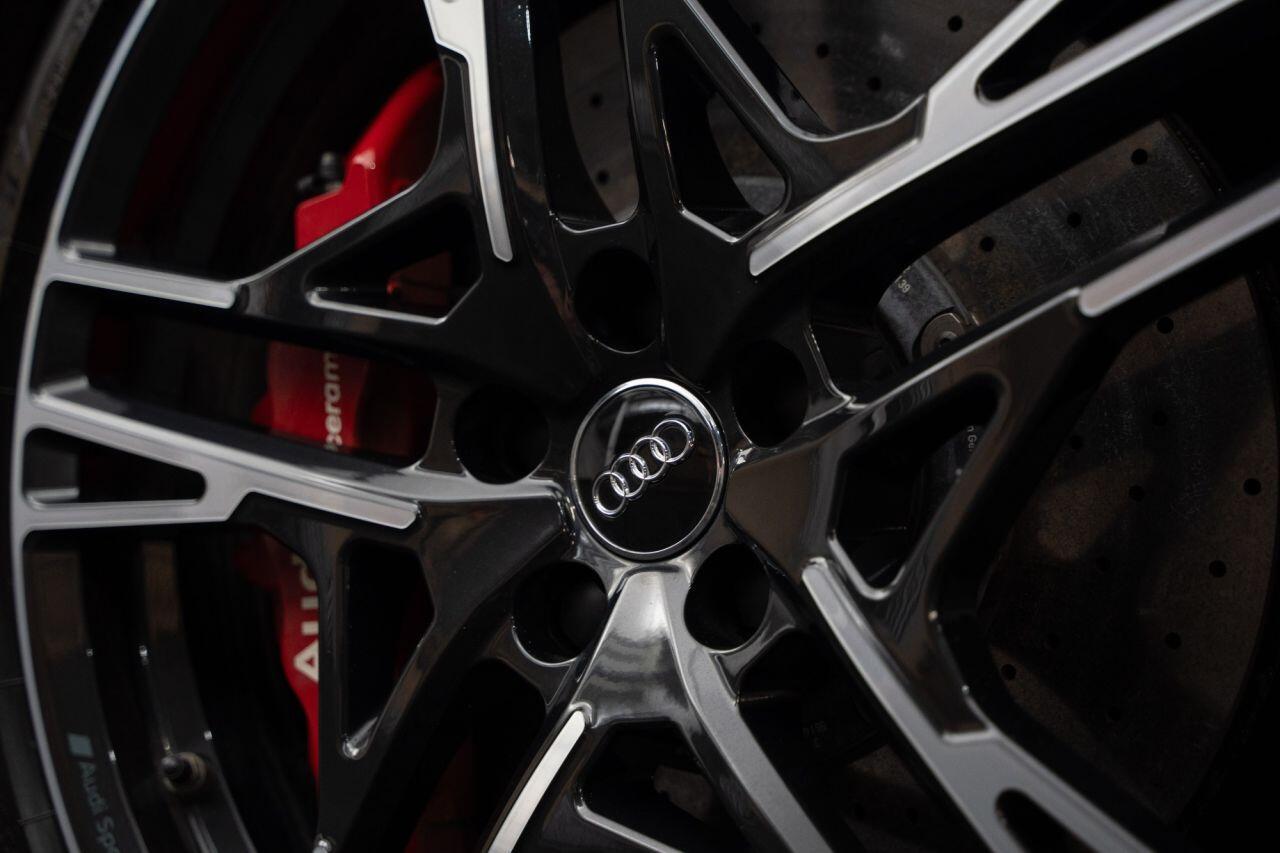 Audi R8 5.2 FSI V10 Performance Carbon Black Spyder 2dr Petrol S Tronic quattro Euro 6 (s/s) (620 ps) LOW RATE FINANCE +12 MONTH WARRANTY