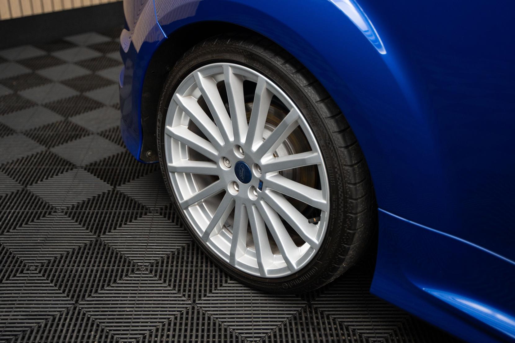 Ford Focus 2.5 RS Hatchback 3dr Petrol Manual (225 g/km, 301 bhp)