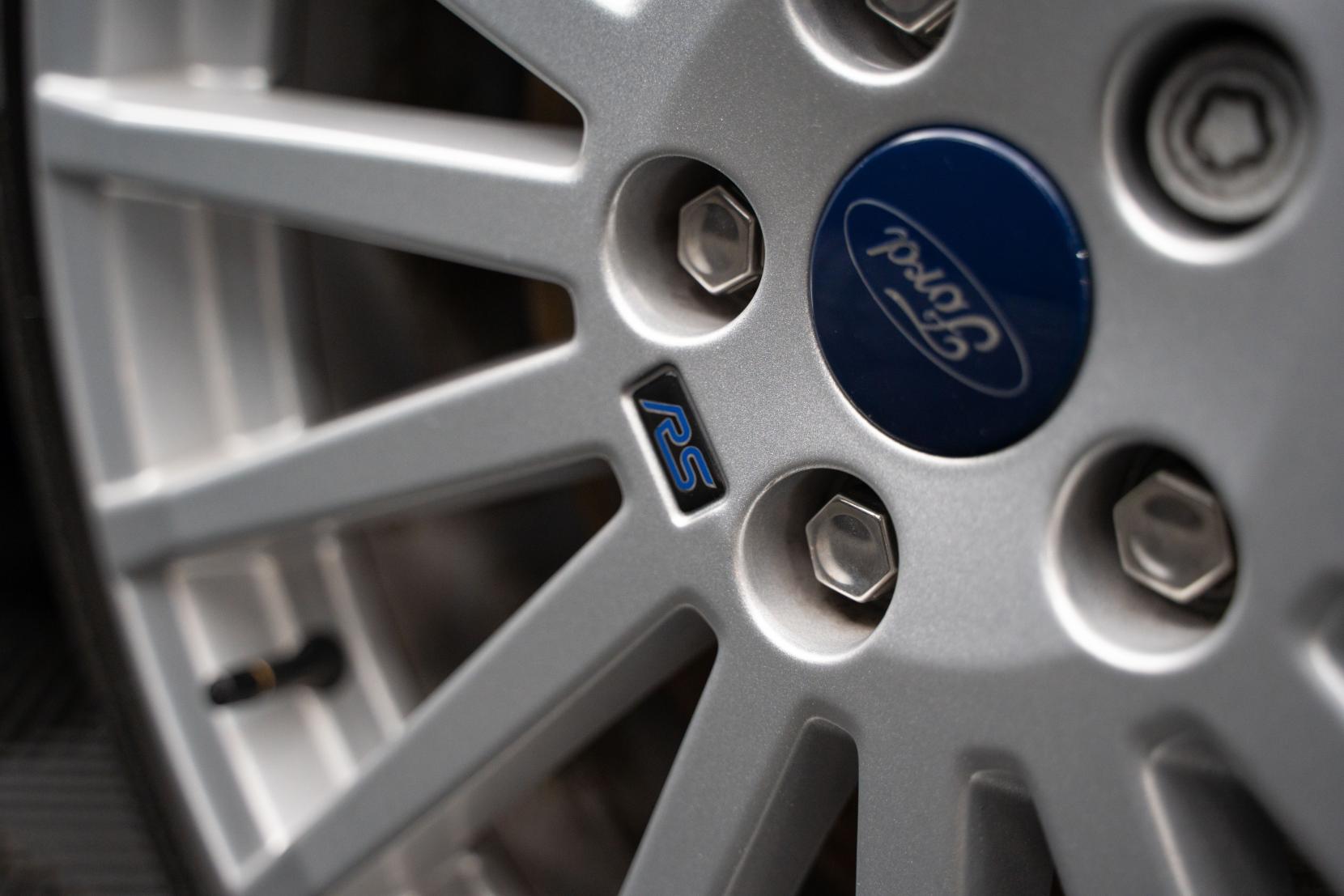 Ford Focus 2.5 RS Hatchback 3dr Petrol Manual (225 g/km, 301 bhp)