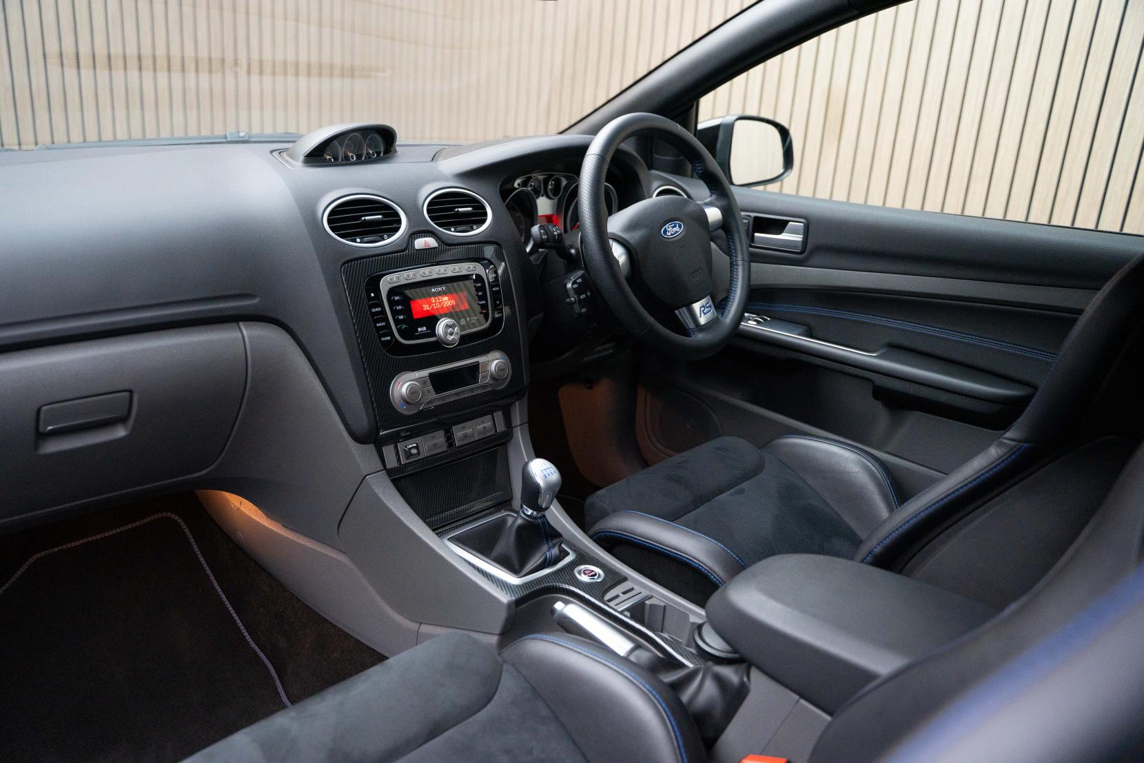 Ford Focus 2.5 RS Hatchback 3dr Petrol Manual (225 g/km, 301 bhp)