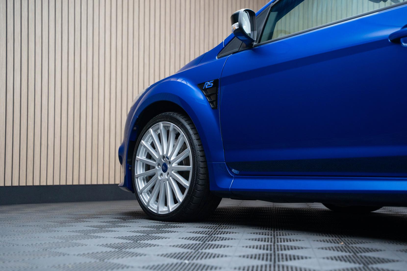 Ford Focus 2.5 RS Hatchback 3dr Petrol Manual (225 g/km, 301 bhp)