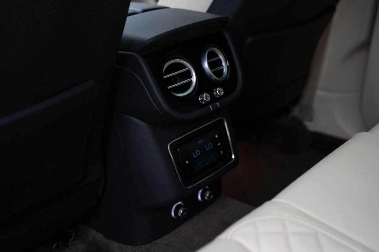 Bentley BENTAYGA 4.0 V8 SUV 5dr Petrol Auto 4WD Euro 6 (s/s) (550 ps)