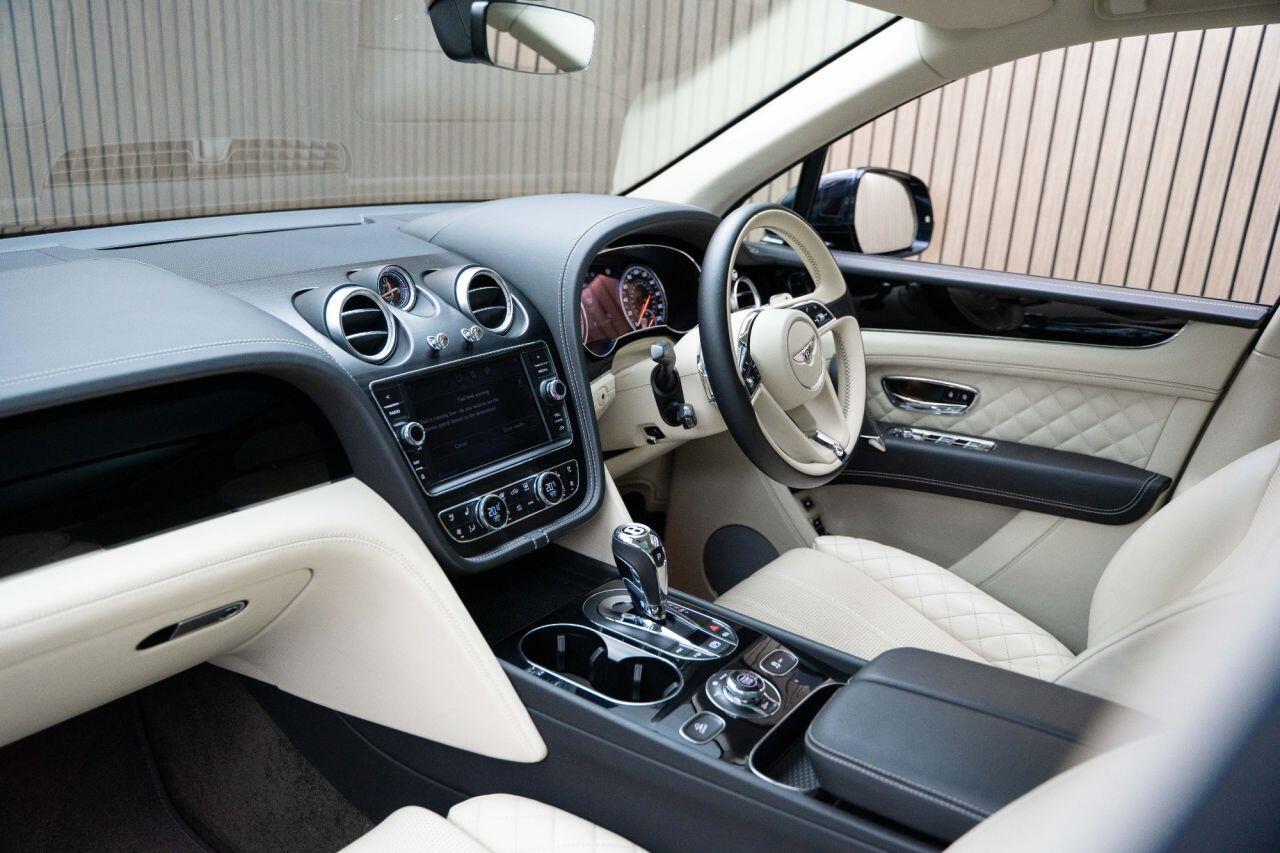 Bentley BENTAYGA 4.0 V8 SUV 5dr Petrol Auto 4WD Euro 6 (s/s) (550 ps)