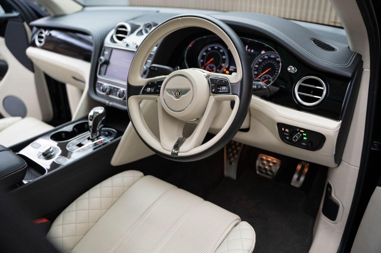 Bentley BENTAYGA 4.0 V8 SUV 5dr Petrol Auto 4WD Euro 6 (s/s) (550 ps)