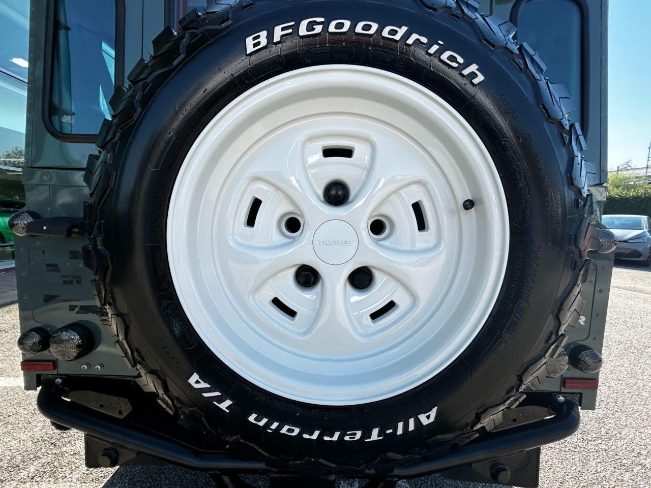 Land Rover Defender 2.2 Stage 2 TWISTED TUNE + BODYKIT LOW RATE FINANCE +12 MONTH WARRANTY